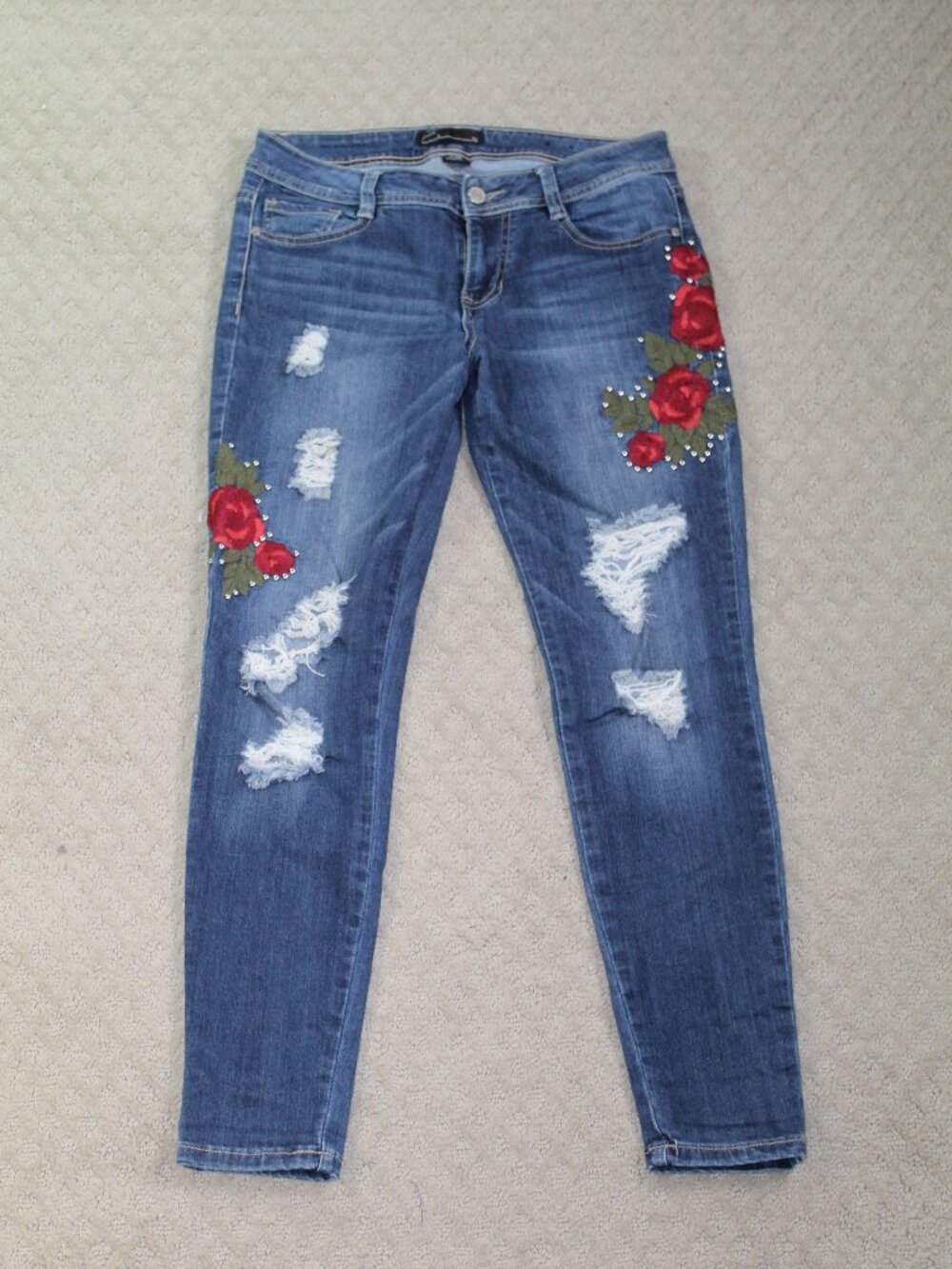 Cred NY Sz 7 / 28 Floral Embroidered Distressed Skinny Leg Low Rise Blue Jeans